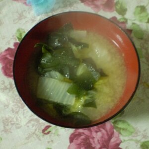 白菜とワカメの塩糀みそ汁